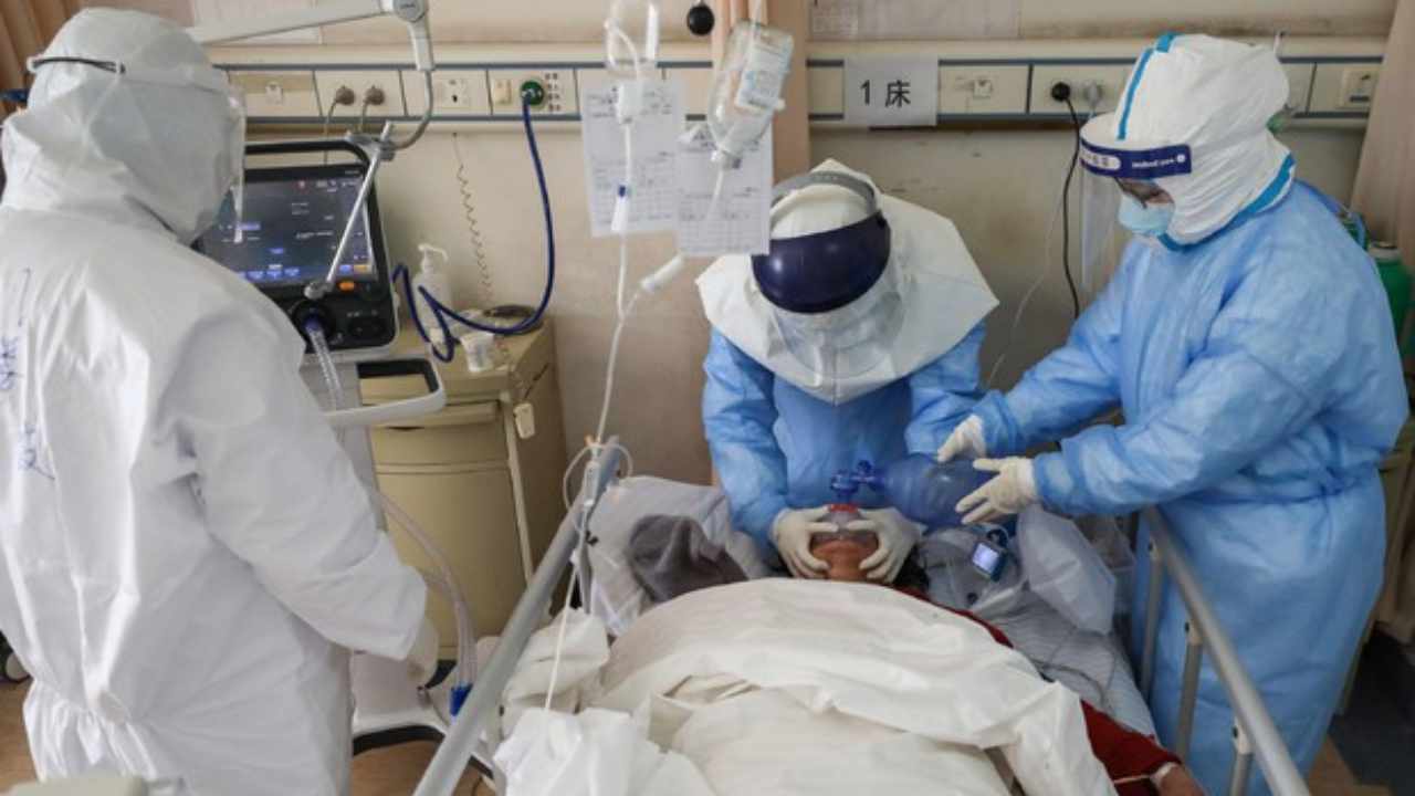 Covid, scenario 4 dell'epidemia: cosa succederà in Italia