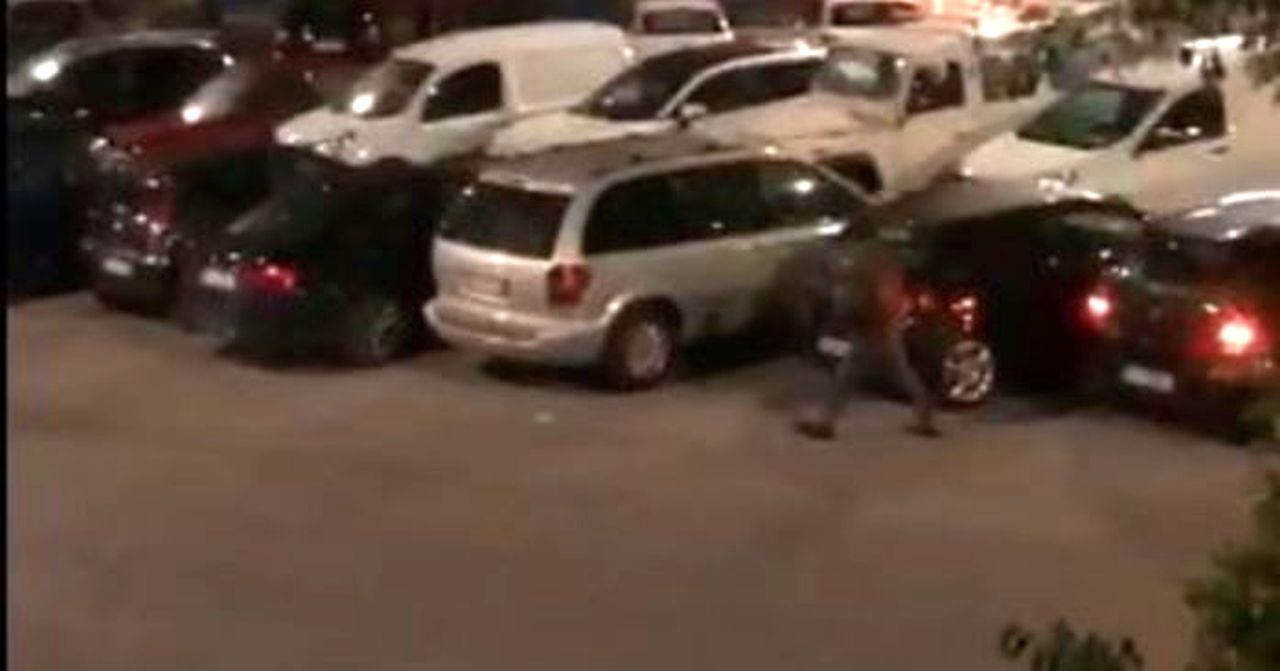 Roma, danneggia 56 auto con una mazza: fermato il folle egiziano | VIDEO