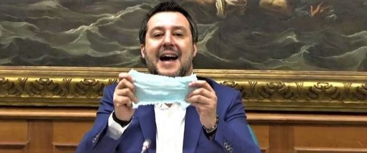 Tensione al Senato, Salvini senza mascherina: "Dovete vergognarvi"