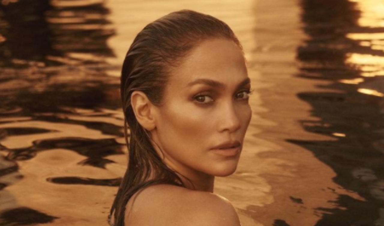 Jennifer Lopez senza niente addosso