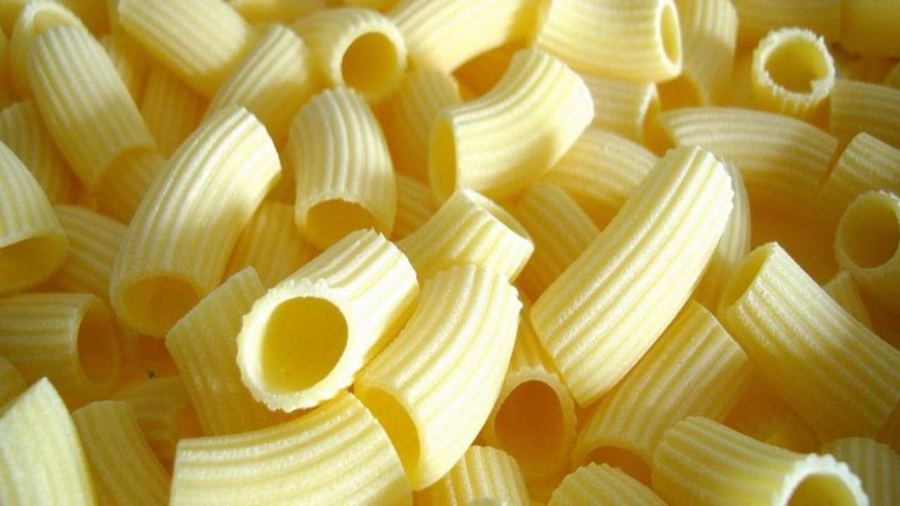 Pasta liscia o rigata. Report porta allo scontro chef stellati ed italiani