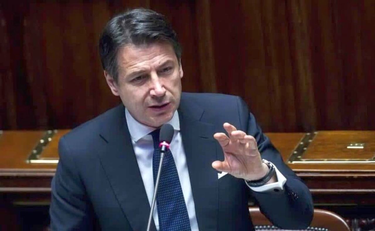 Nuovo Dpcm: coprifuoco dalle 21 in tutta Italia. Le parole di Conte | VIDEO