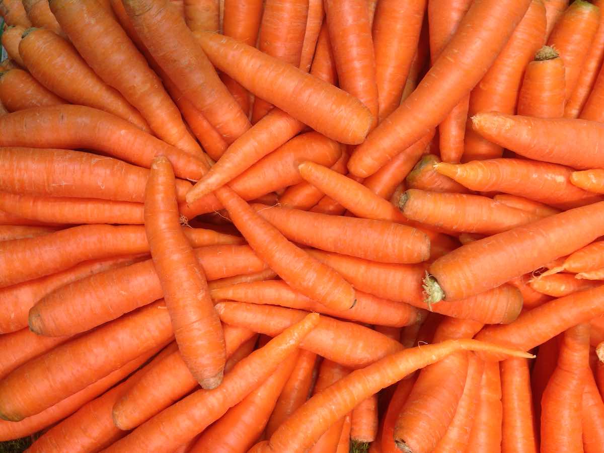 colore arancione delle carote