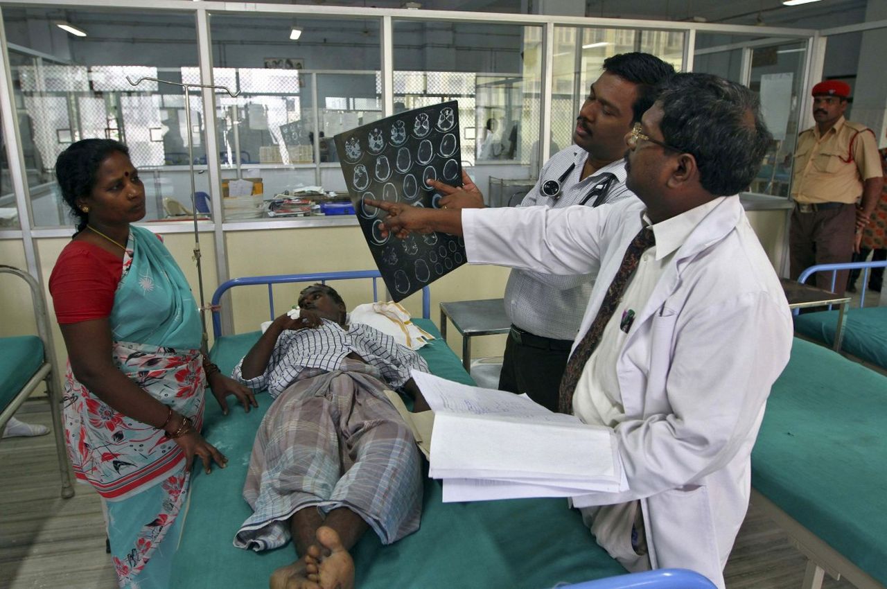 India, malattia non identificata: centinaia di persone in ospedale