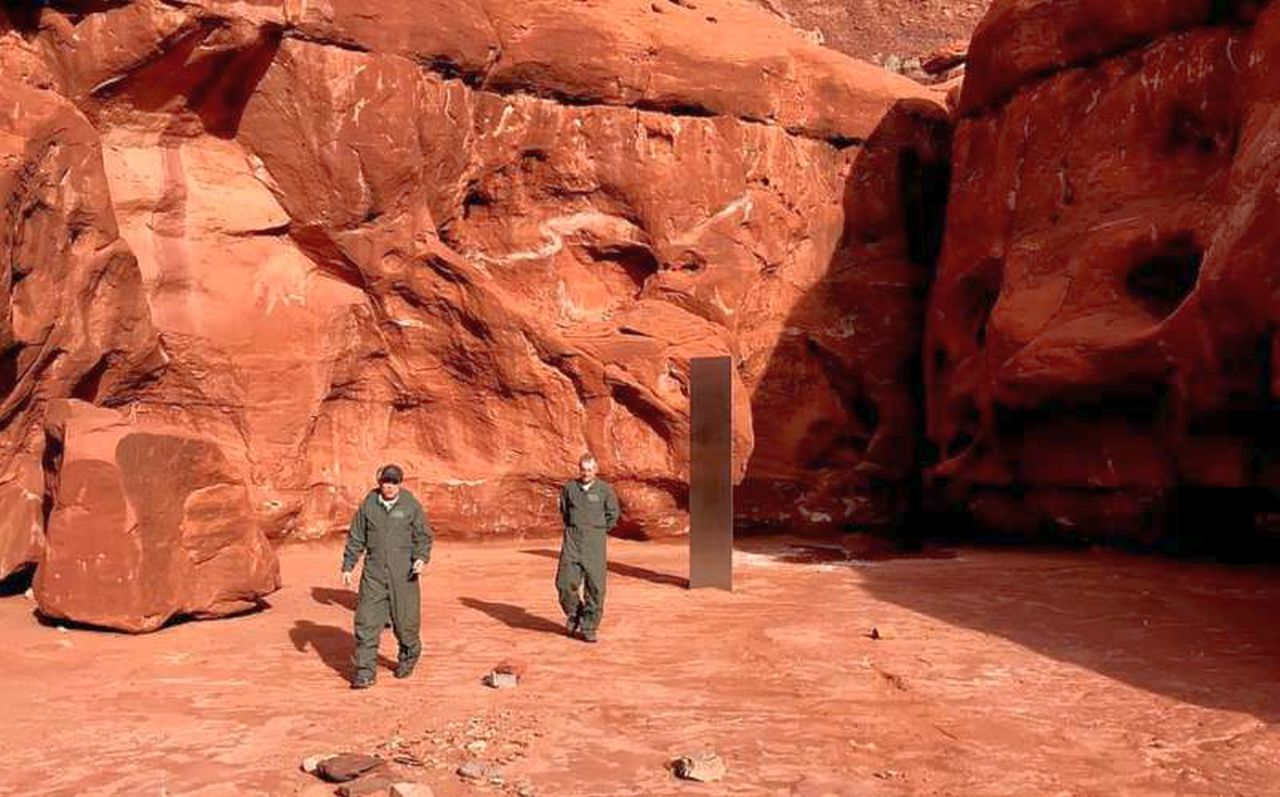 Monoliti nel deserto: svelato il mistero. Ecco chi li ha messi