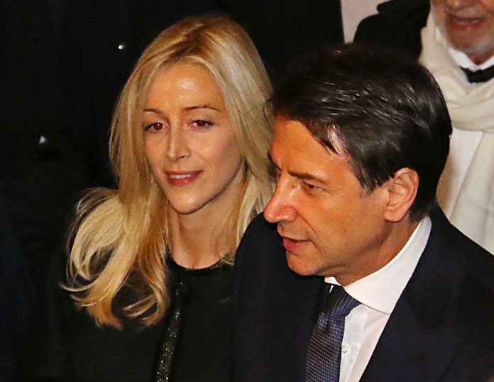 Olivia Paladino Età : Olivia Paladino, chi è fidanzata Giuseppe Conte: età ... _ Olivia paladino, attuale compagna del premier giuseppe conte, è figlia di cesare paladino e' nota differenza d'età tra i due: