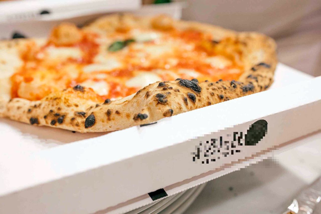 Paga due pizze 10mila euro: ma non è una truffa