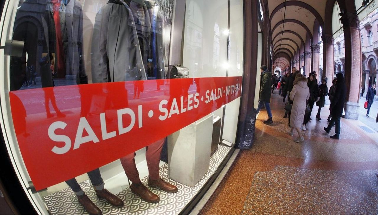 Saldi invernali, quando iniziano e cosa succede con le restrizioni Covid