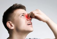 Sangue dal naso, può essere il segnale di un serio disturbo: le cose da sapere