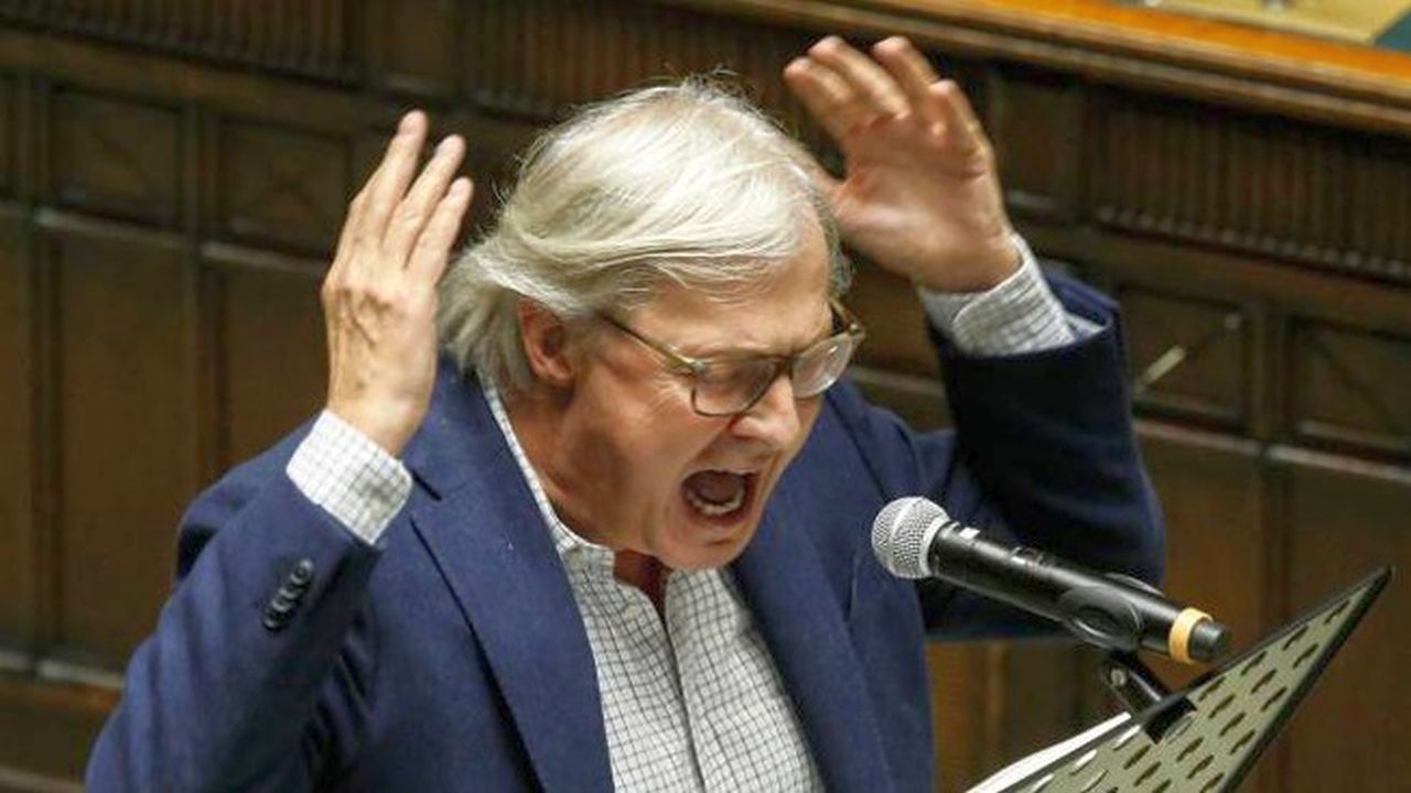 Vittorio Sgarbi, parolacce contro il Governo: ovazione sui social