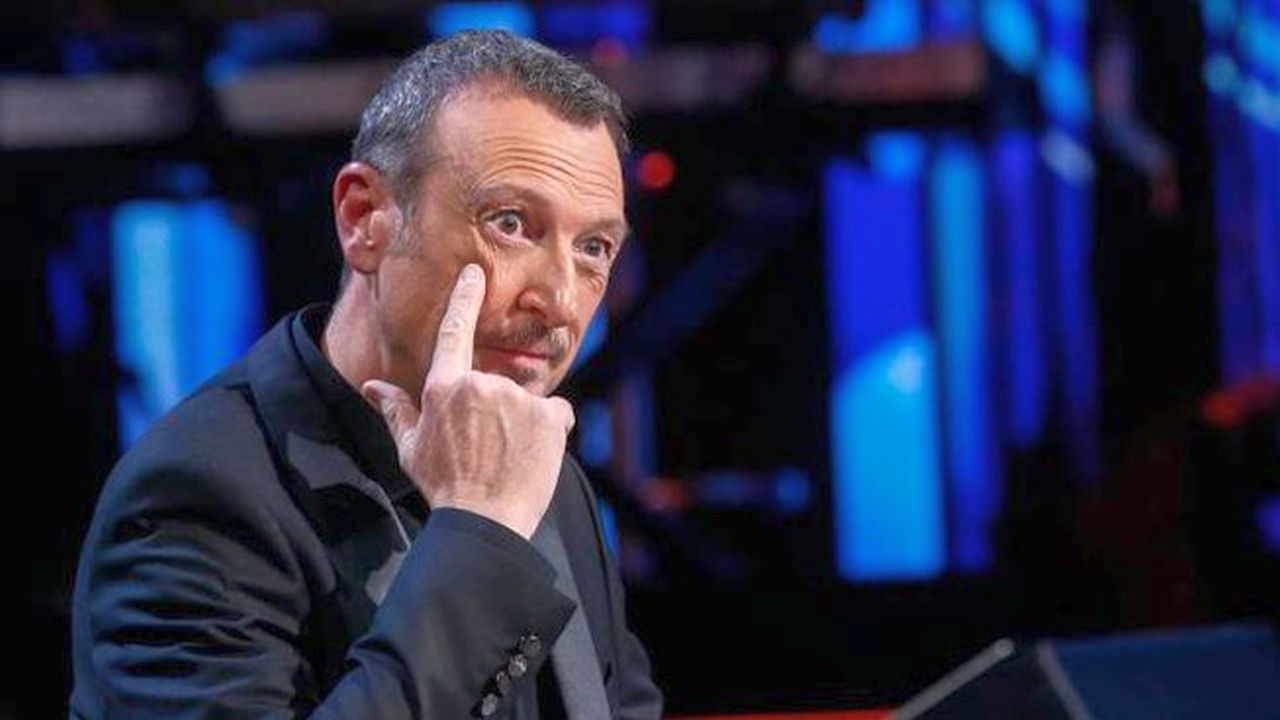 Sanremo, Amadeus dimentica la pandemia: la "truffa" del pubblico all'Ariston