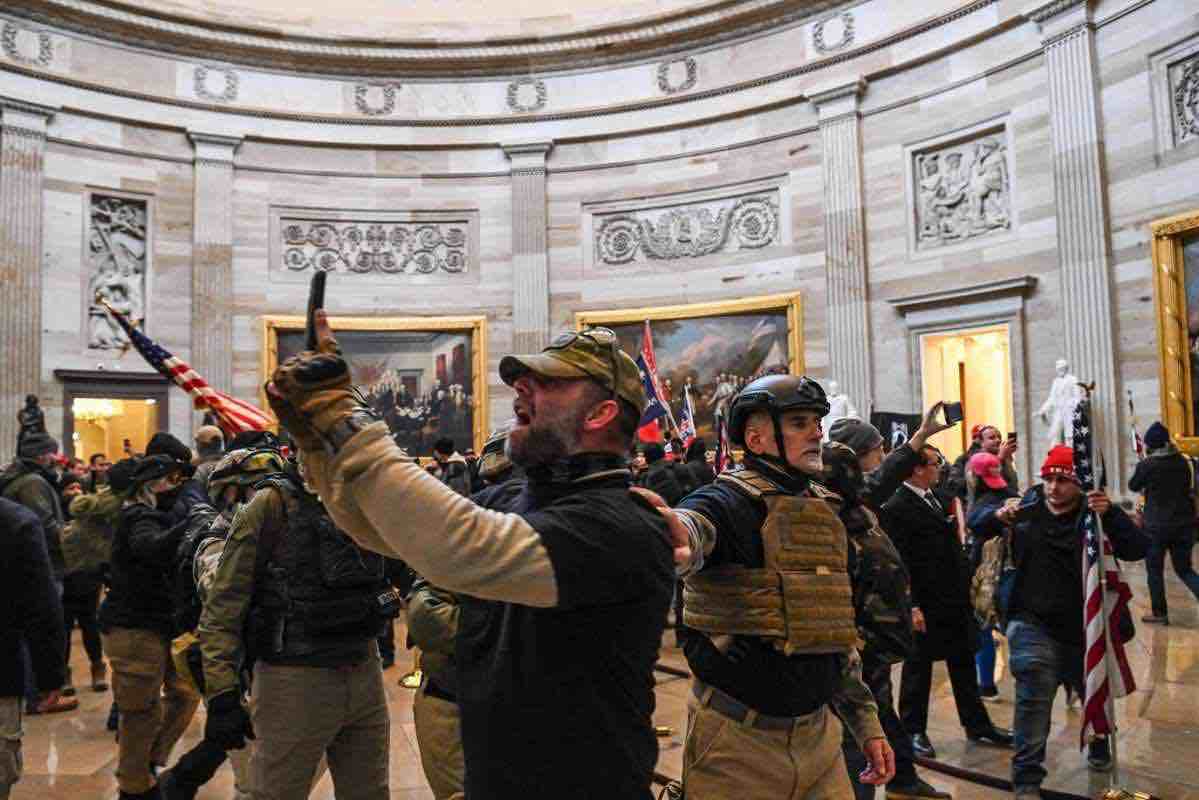 manifestanti-pro-trump-assaltano-campidoglio-caos-a-Washington