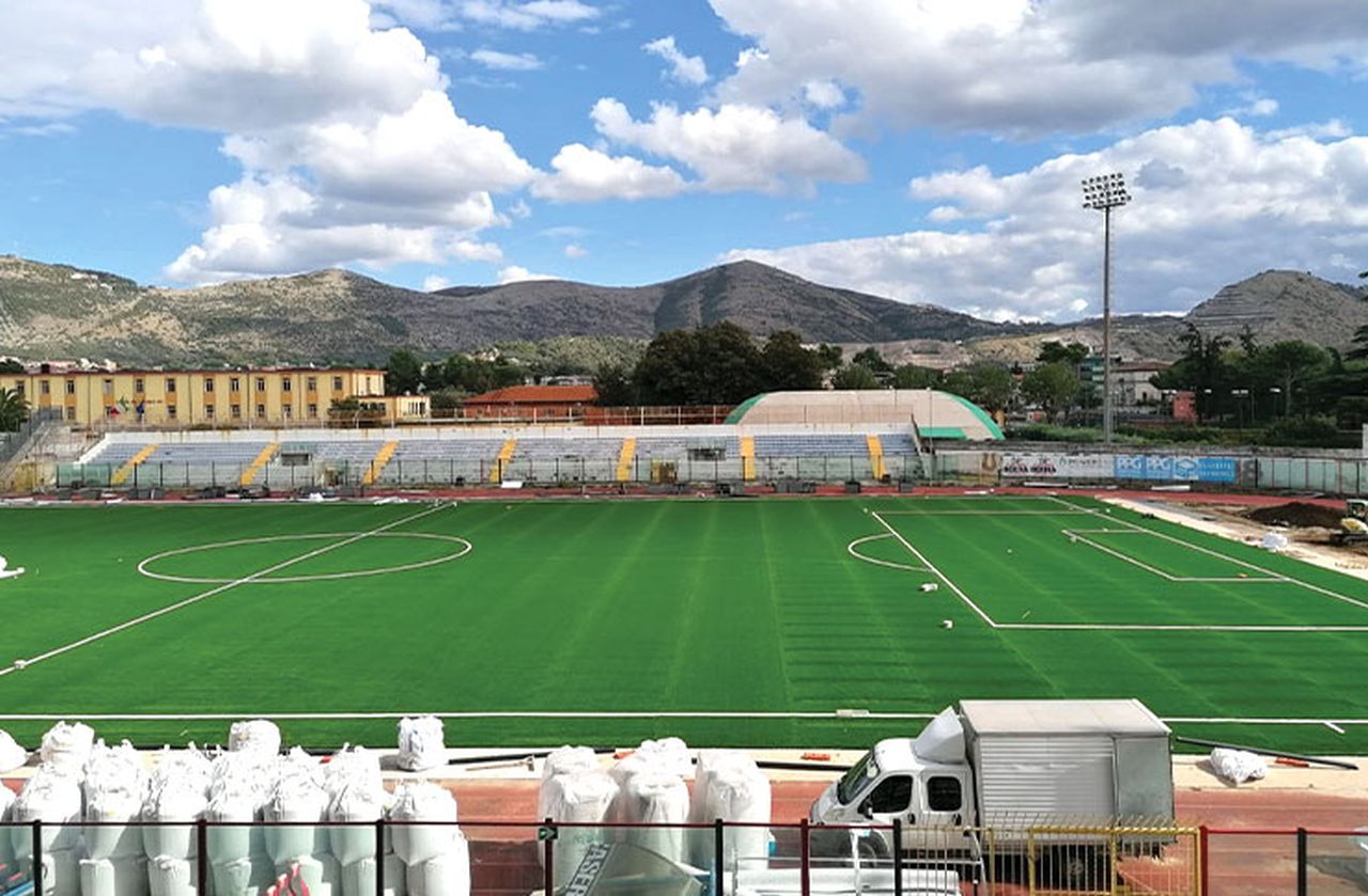 Ladri rubano scarpe e maglie dei calciatori: in Serie C partita a rischio