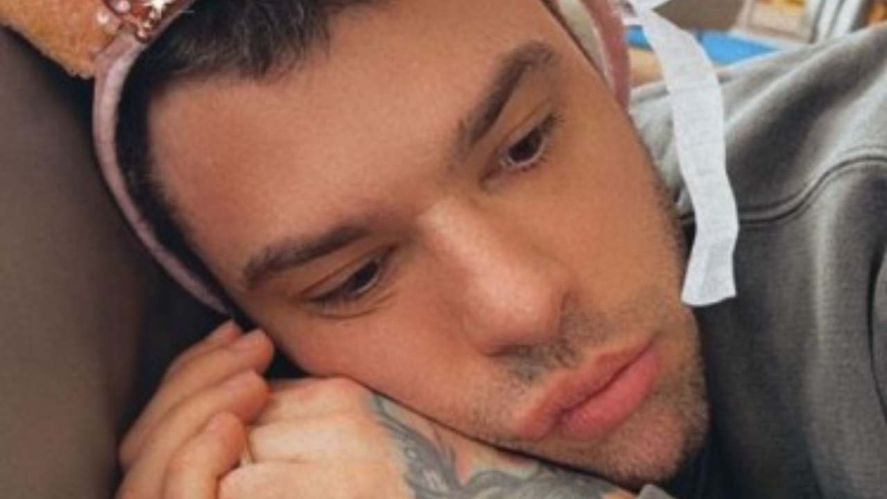 Fedez con la febbre