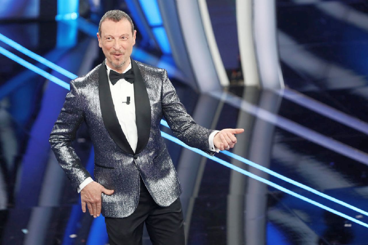 Sanremo 2021, Amadeus: "avanti come un caterpillar", ma quante difficoltà