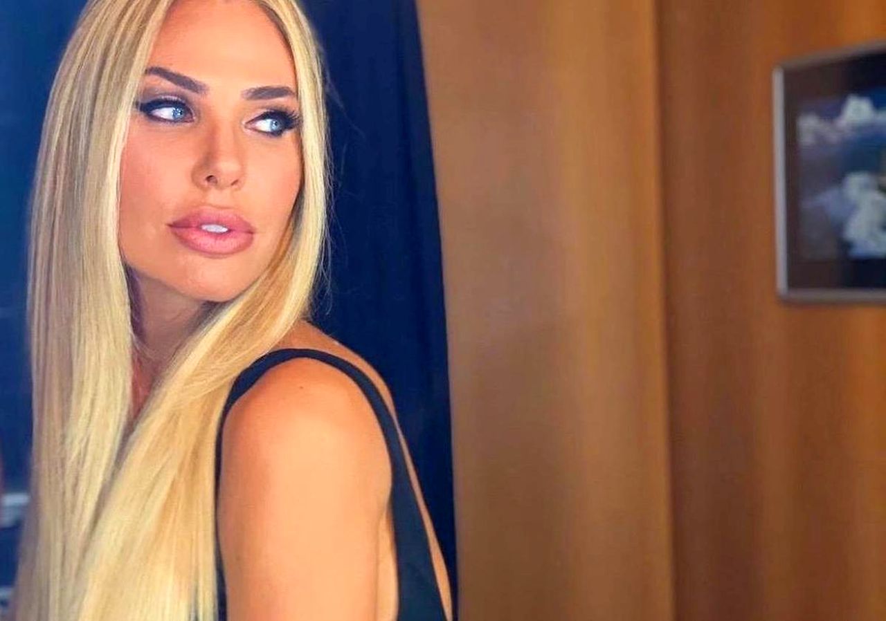 Ilary Blasi nuda di buon mattino: le foto fanno impazzire i suoi fan