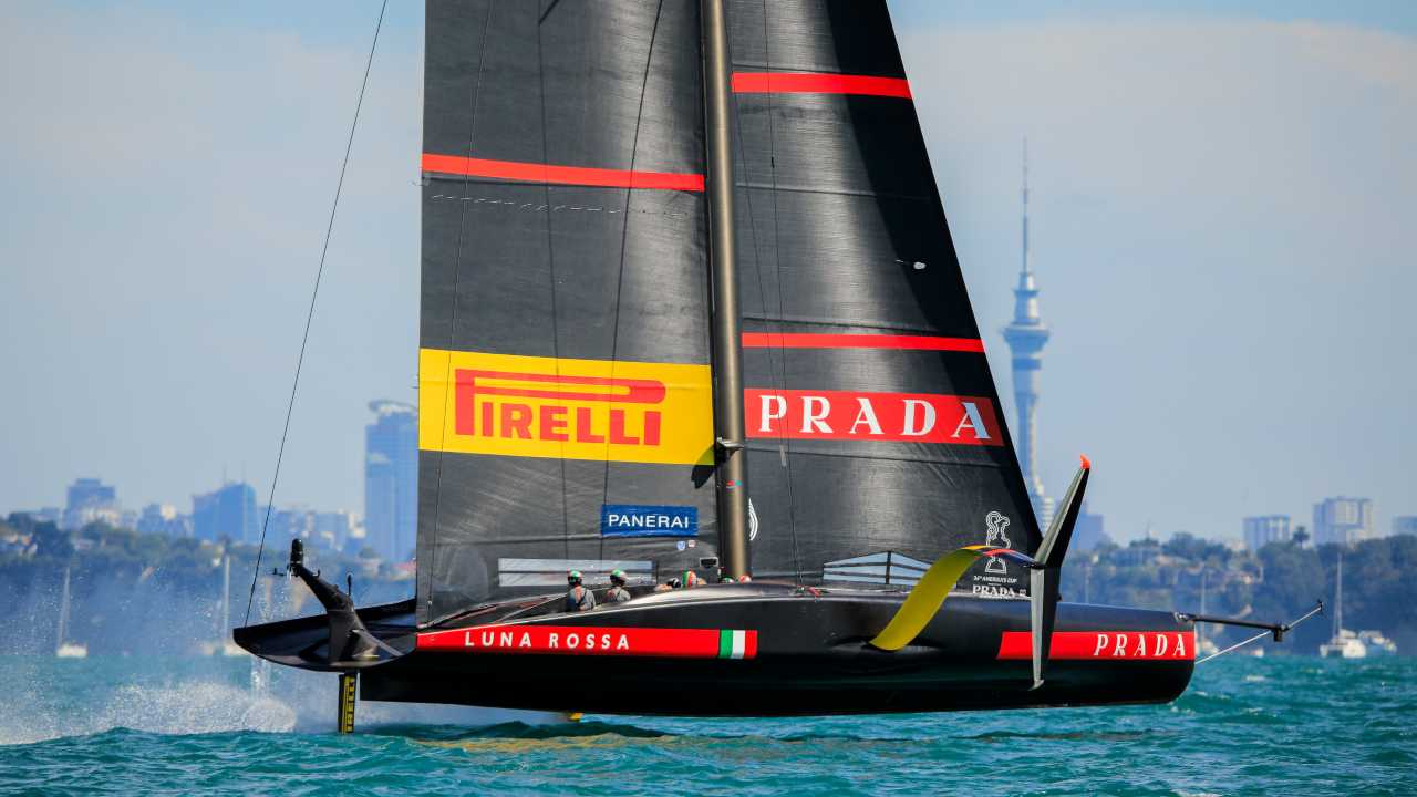 Luna Rossa copertina