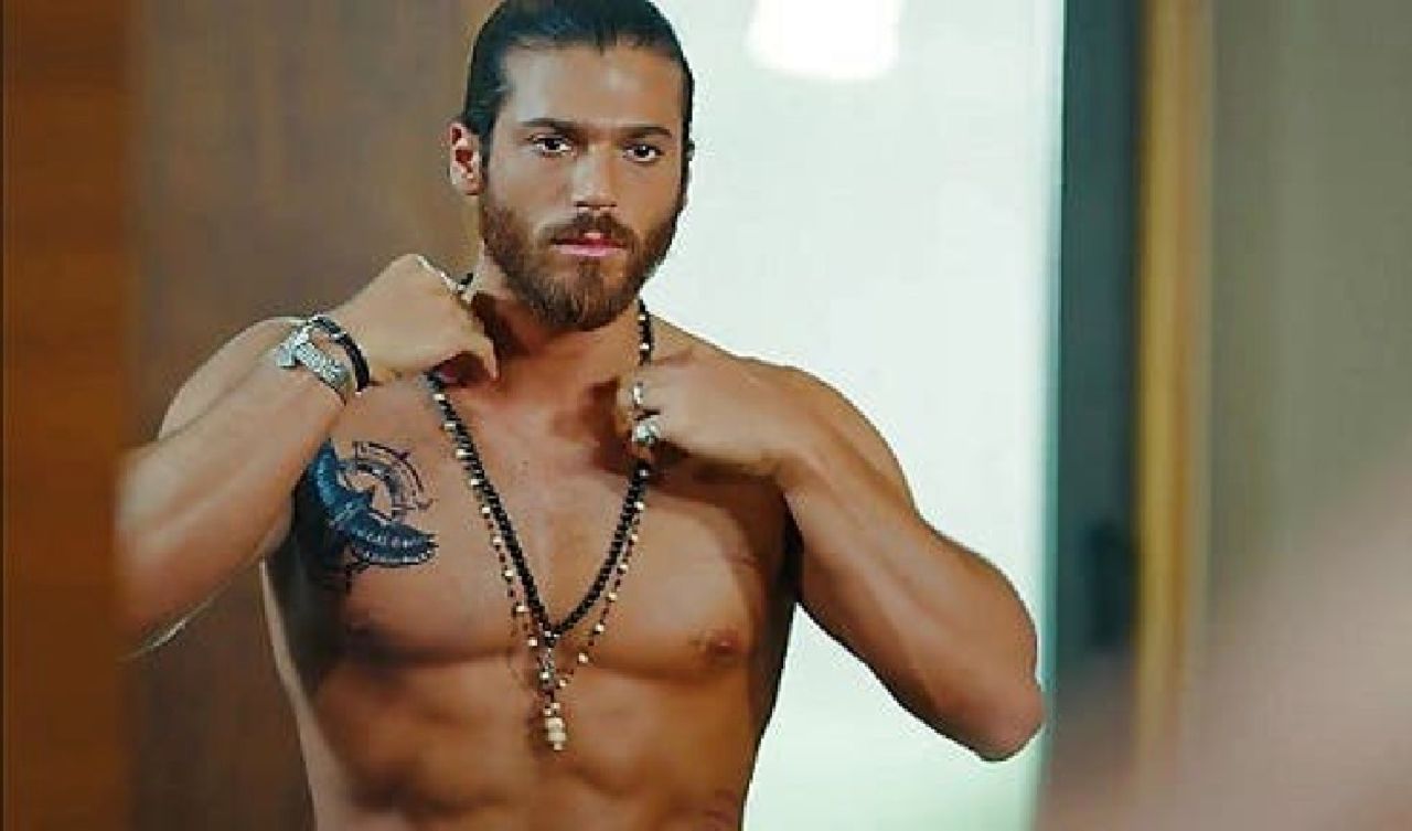 Can Yaman torna in tv questa sera: dove vedere il famosissimo attore turco