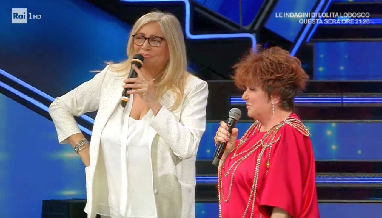 Orietta Berti, incidente imbarazzante sul palco di Sanremo a Domenica In - Video