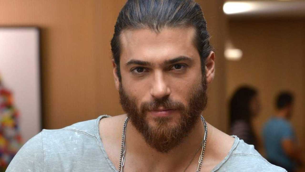 Can Yaman copertina