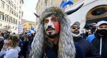 ‘Lo sciamano di Montecitorio’ Hermes Ferrari: “Ho dovuto camuffarmi”. Il gesto folle del ristoratore