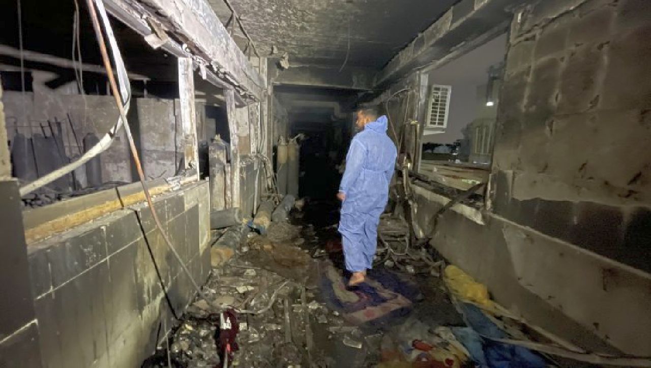 Incendio nell'ospedale Covid a Baghdad. È una strage: sono 58 i morti