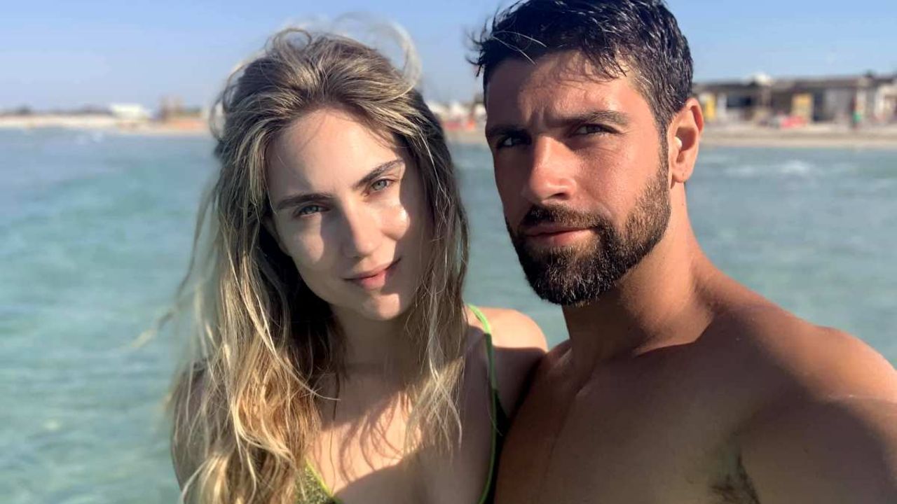 Isola dei Famosi, la fidanzata di Gilles Rocca toglie tutte le loro foto da Instagram