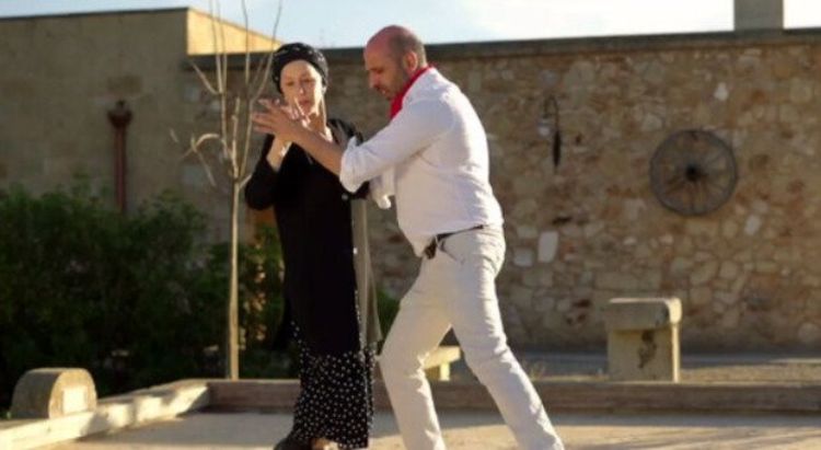 checco zalone helen mirren