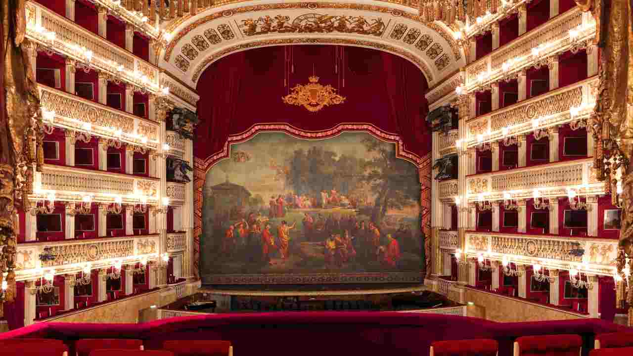 Teatro San Carlo copertina