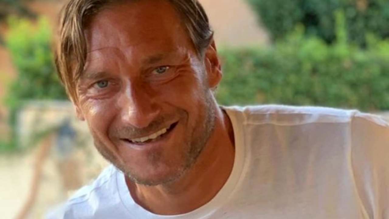 Totti prende in giro gli olandesi col "cucchiaio", la risposta di Seedorf è sorprendente