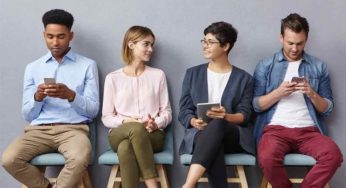Test: come ti siedi? La posizione svela chi sei veramente