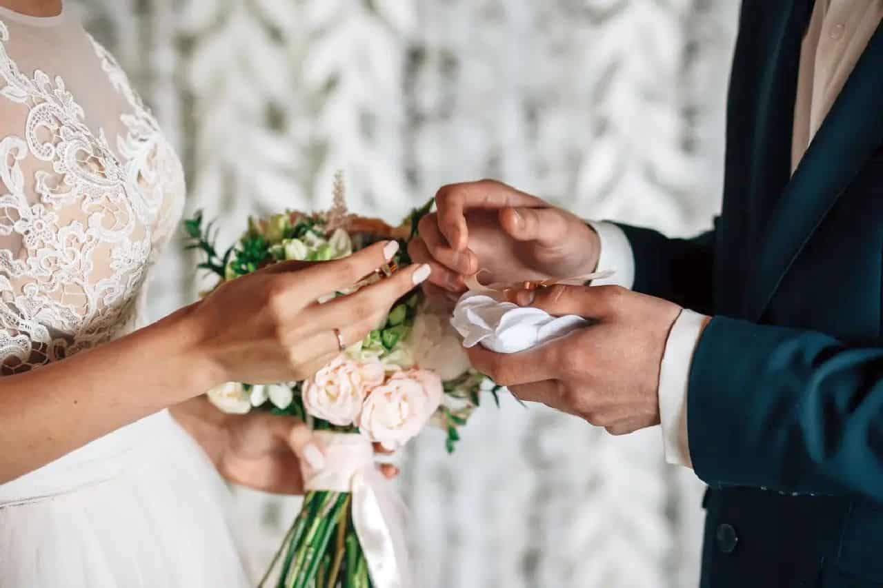 Dopo due figli, si sposano: proposta di matrimonio da sogno per la vip