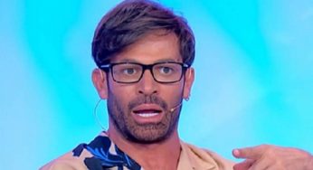 Uomini e Donne puntata del 14/10/21, Gianni dubbioso: il bacio non convince