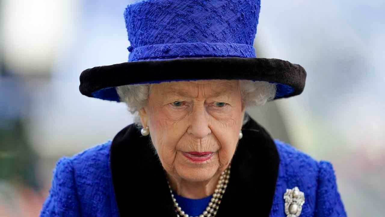 Regina Elisabetta II copertina 21-12-2021