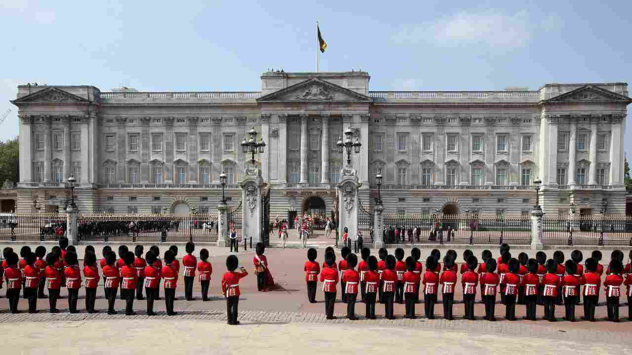 Buckingham Palace copertina 25-01-2022
