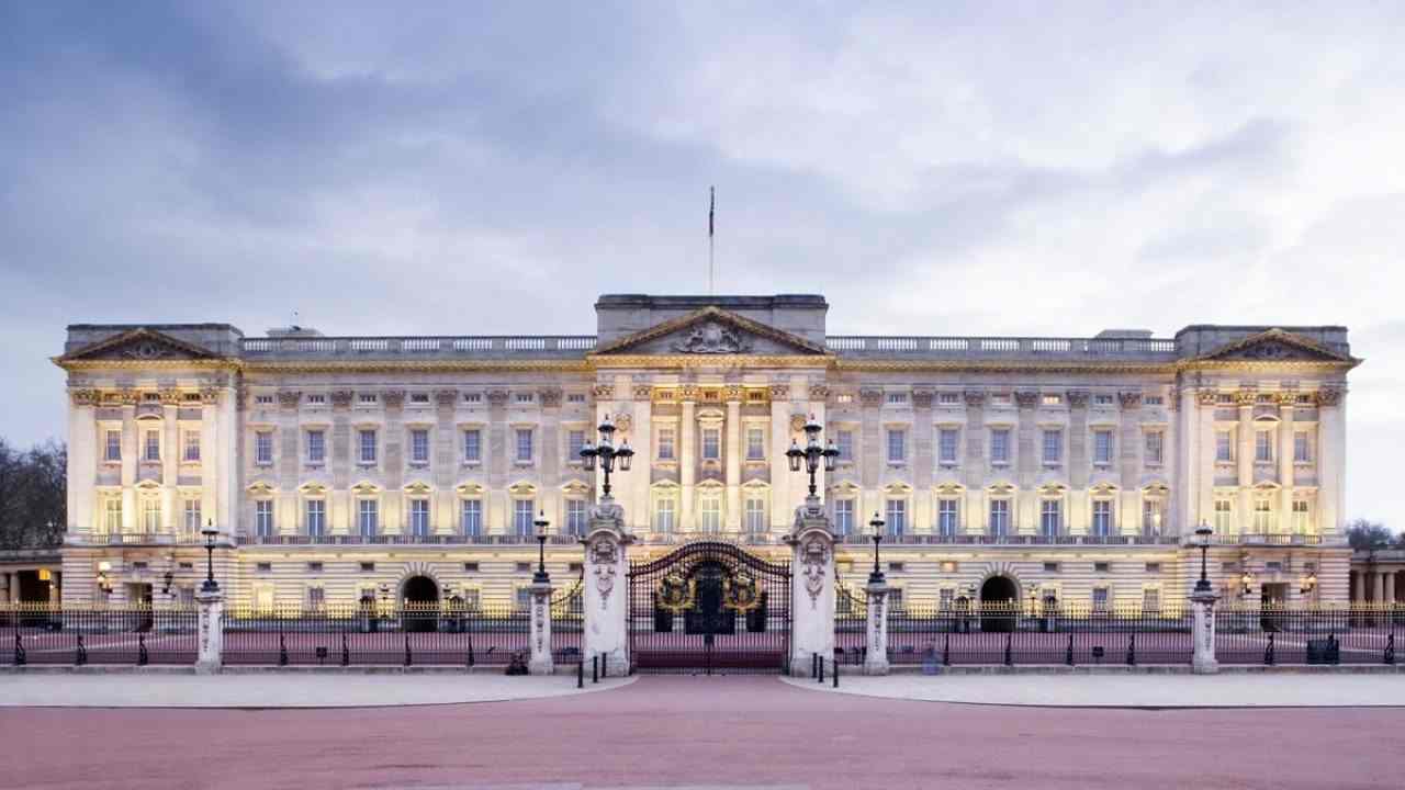 Buckingham Palace copertina 26-01-2022