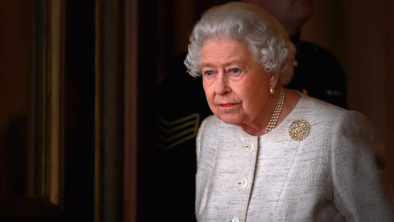 Regina Elisabeth II copertina 17-03-2022