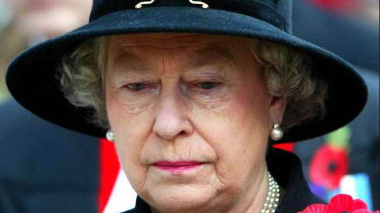 Regina Elisabetta lacrime copertina 11-03-2022
