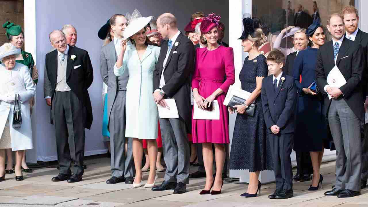 Royal Family foto di gruppo copertina 23-03-2022