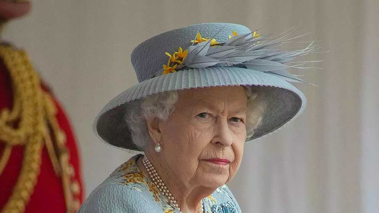 Sua Maestà Regina Elisabetta copertina 01-04-2022