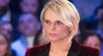 Ricordate com’era Maria De Filippi da giovane? Spunta l’inedita foto