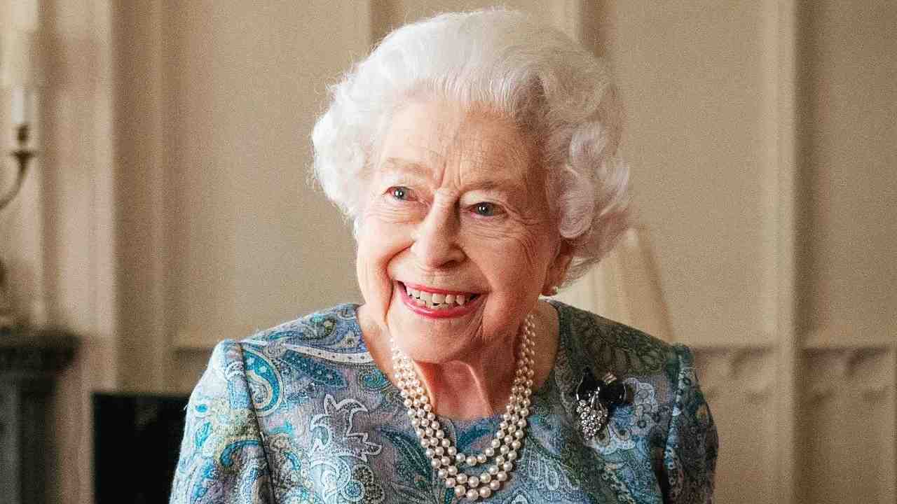 Regina Elisabetta sorriso
