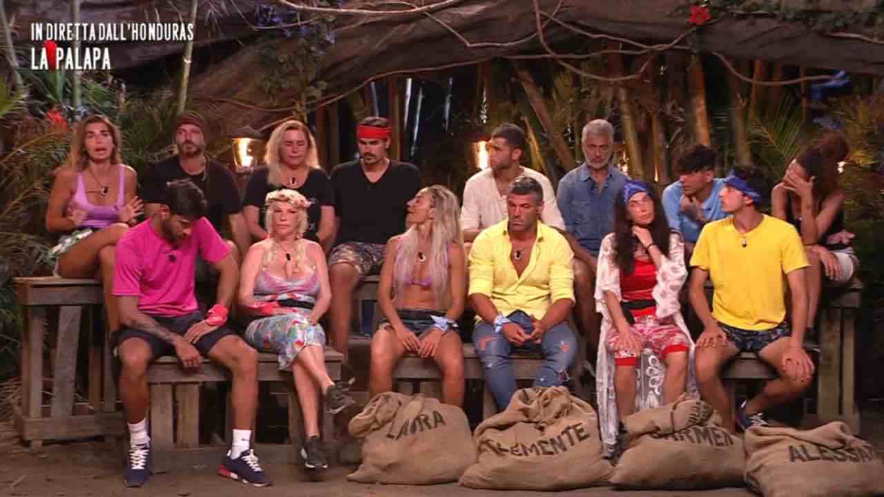 isola dei famosi squalifica