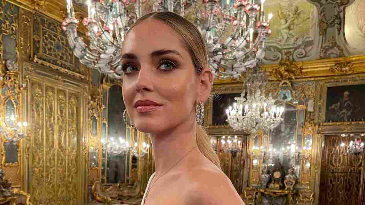 chiara ferragni look bianco