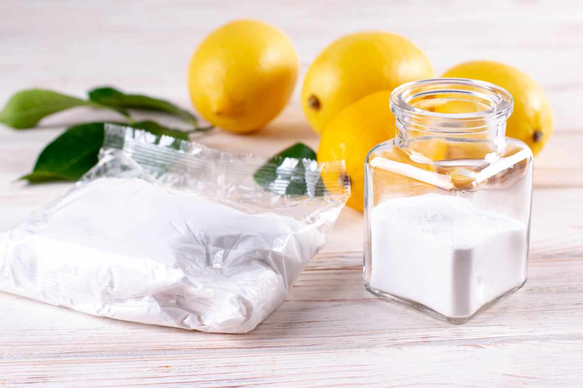 Lievito e limone per le pulizie domestiche